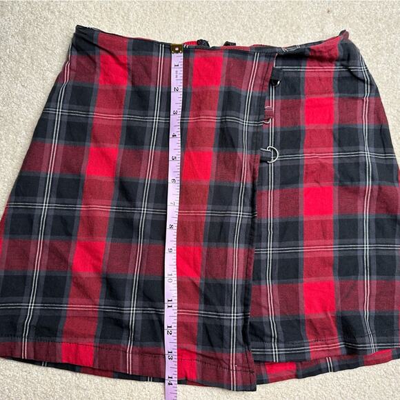 Red and Black Plaid Skirt - Picture 8 of 9